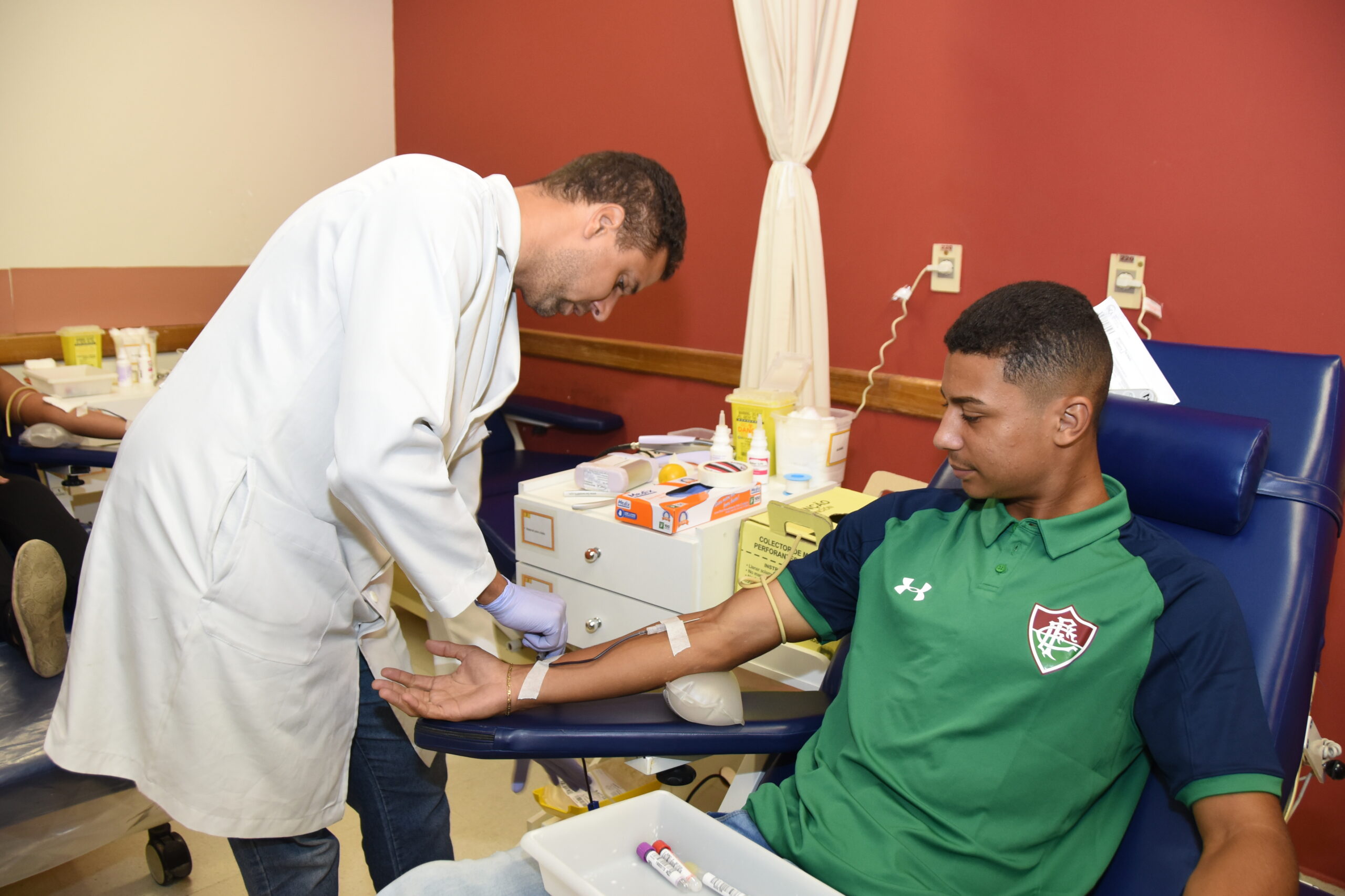 Jogadores doam sangue no INCA