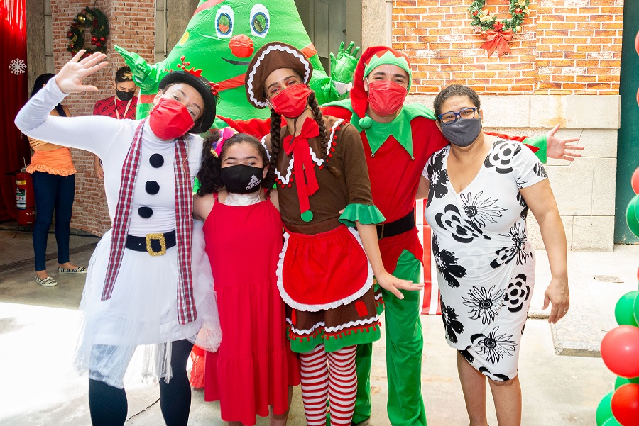 INCAvoluntário dezembro festa distribuição presentes